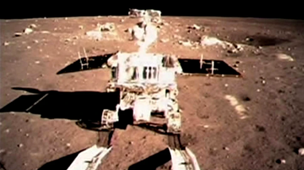 Roverul lunar chinez „şi-a recăpătat cunoştinţa”; internauţii chinezi speră într-un miracol