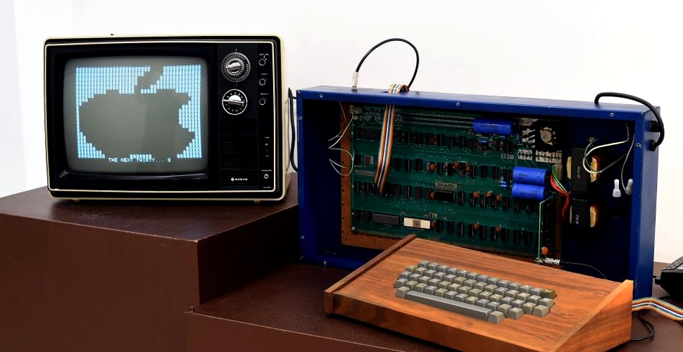 Un computer Apple-1, vândut personal de Steve Jobs în 1976, achiziţionat pentru o sumă record
