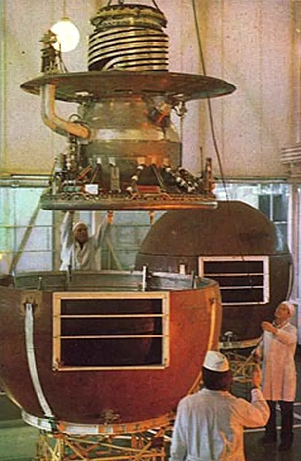 Imagini cu şi realizate de Venera 13, sonda spaţială sovietică ce a ajuns pe Venus