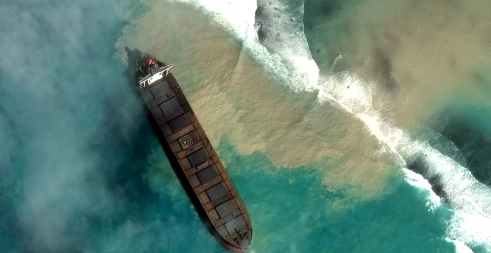 Dezastrul ecologic din Mauritius se vede din satelit. Petrolul curge în continuare în ocean, din nava eșuată