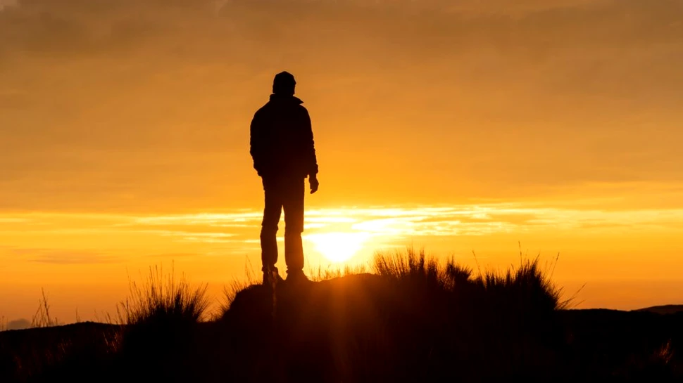 De ce unii oameni preferă singurătatea și ce spune asta despre ei?