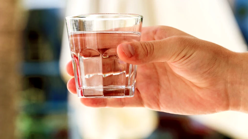 Un bărbat a băut 10 litri de apă pe zi, crezând că are diabet, dar s-a înșelat amarnic