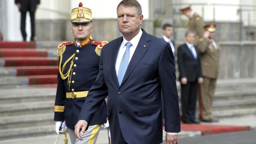 Ce este bursita subacromială, afecţiunea pentru care a fost operat Klaus Iohannis?