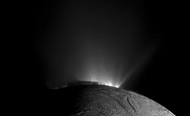 O nouă analiză arată că viața extraterestră ar putea exista pe Enceladus