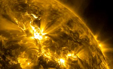 Liniile de forţă ale câmpului magnetic solar, surprinse pentru prima dată de NASA într-un videoclip. În mod normal, acestea nu pot fi observate cu ochiul liber  – VIDEO