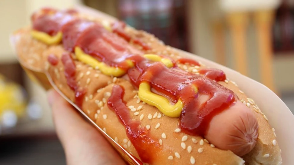 Un studiu arată câte minute pierzi din viață după ce mănânci un hot dog