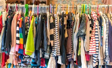 Cum se transformă cumpărăturile de haine second-hand într-o experiență urată