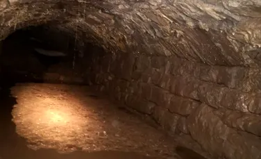Tuneluri medievale secrete, descoperite sub o potecă în Țara Galilor