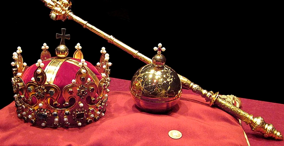 Cel mai vechi obiect din Bijuteriile Coroanei britanice este o lingură