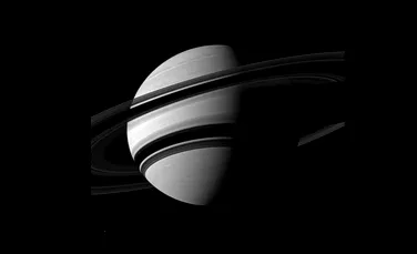 Inelele lui Saturn strălucesc mândre într-o nouă fotografie realizată de Cassini (VIDEO)