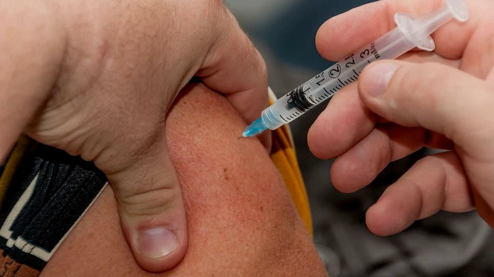 Un bărbat şi-a injectat propria spermă pentru a-şi ameliora durerile de spate. Ce s-a întâmplat după