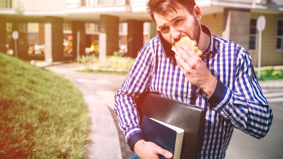Pauza de prânz de la birou nu trebuie ocolită. Iată de ce