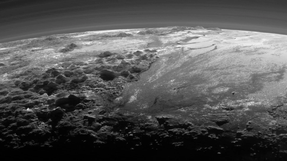 Descoperire a cercetătorilor americani: Munţii de pe Pluto ar putea fi vulcani de gheaţă. ”Nimic asemănător nu a fost văzut vreodată”