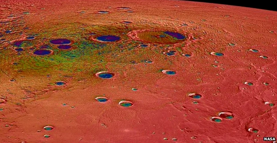 Fotografii spectaculoase cu depozite de gheaţă aflate în cratere de pe Mercur, realizate de NASA