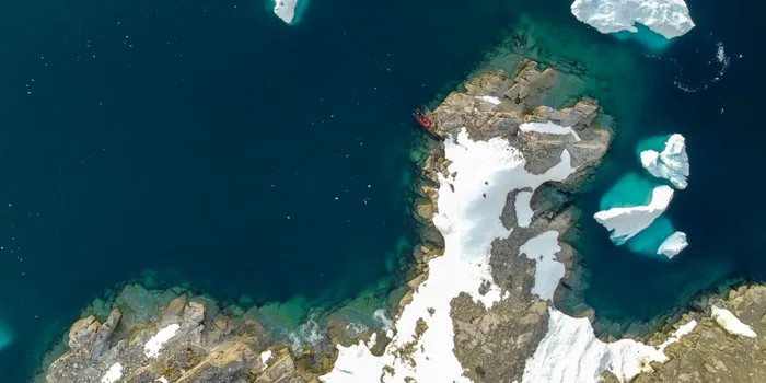 S-a aflat ce anume produce o strălucire misterioasă în Oceanul de Sud