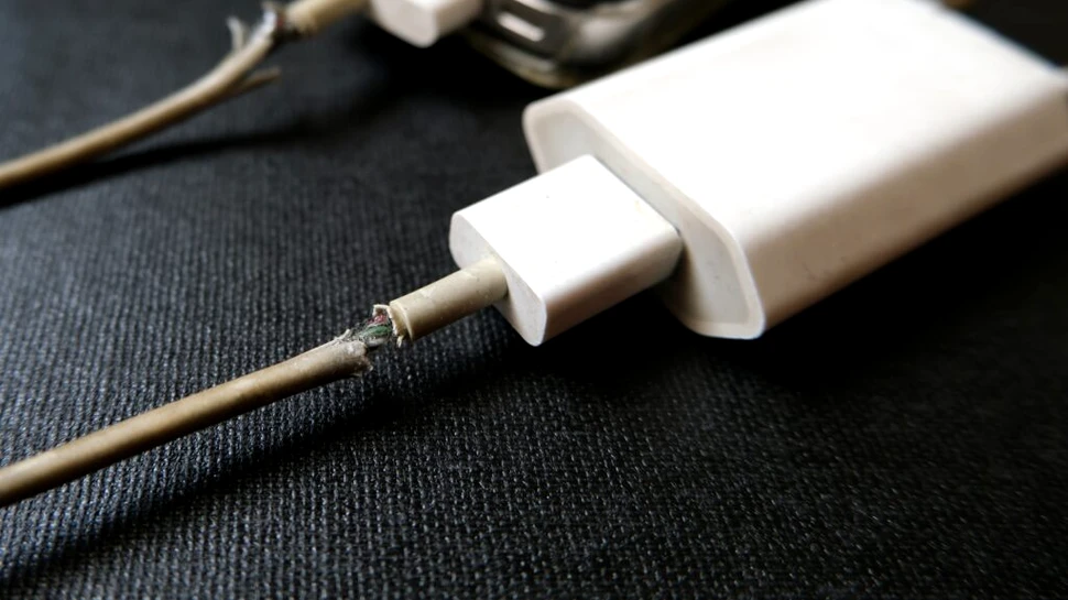 De ce se rup mereu cablurile de încărcare și cum să avem mai multă grijă de ele?