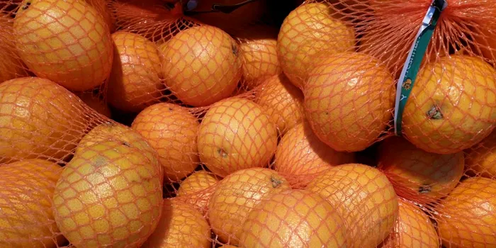 De ce portocalele sunt vândute în plase roșii?