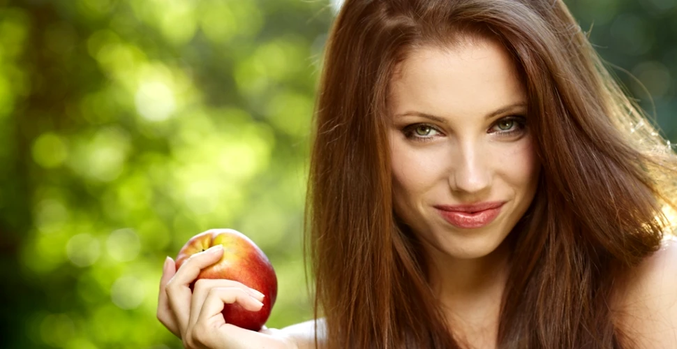 De ce e bine pentru femei să mănânce mere: a fost descoperit un efect deosebit al acestor fructe asupra vieţii amoroase