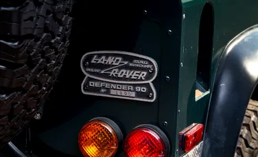 Un șofer a avut șocul vieții atunci când a aflat cât trebuie să plătească pentru un bec la mașina sa