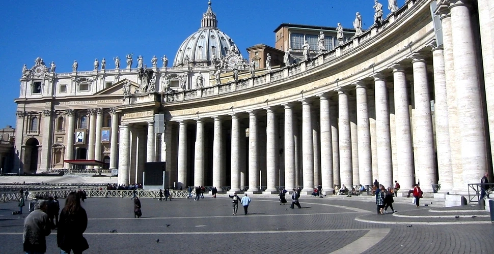 Vaticanul a arestat un preot şi o femeie laică