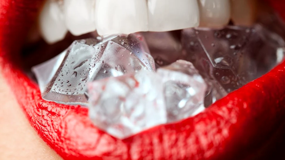 De ce nu trebuie niciodată să zdrobești cuburi de gheață cu dinții?