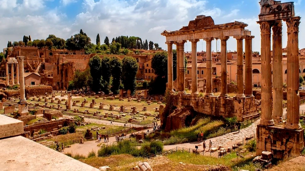 O femeie din SUA a returnat o bucată de marmură antică, furată din Roma în 2017