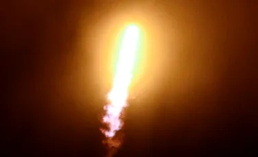 O rachetă Falcon 9 de la SpaceX a găurit ionosfera Pământului