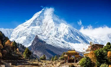 Muntele Everest a crescut cu aproape un metru. China și Nepalul au căzut de acord asupra noii înălțimi