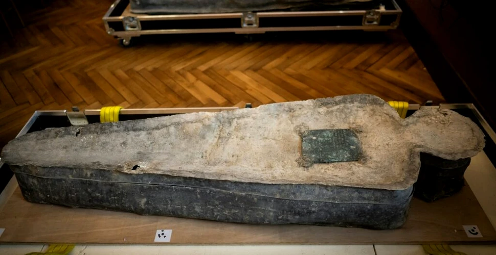 Cercetătorii au deschis sarcofagele de plumb găsite sub Catedrala Notre-Dame