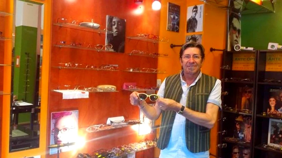 Unicul Muzeu al Ochelarilor din ţara noastră se află la Timişoara. ”Lornionul era pentru doamne şi printr-o apăsare de buton se deschidea” – FOTO