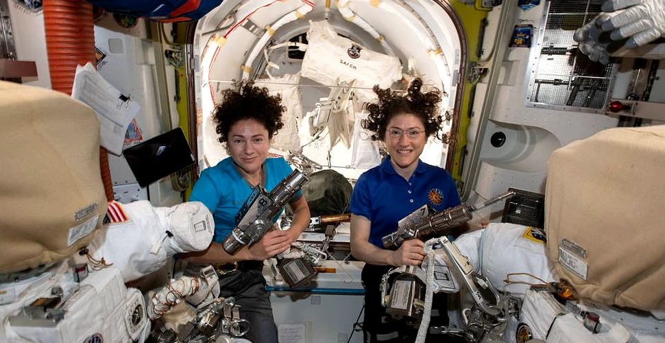Succes pentru a doua misiune exclusiv feminină în afara Staţiei Spaţiale Internaţionale