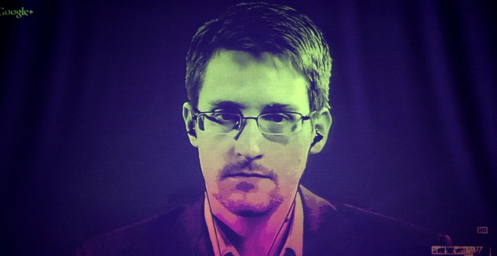 Snowden şi-a deschis cont pe Twitter. În doar câteva ore era urmărit de câteva sute de mii de utilizatori