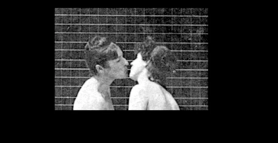 Prima înregistrare cu un sărut datează din anul 1872. În imagini apar două femei dezbrăcate