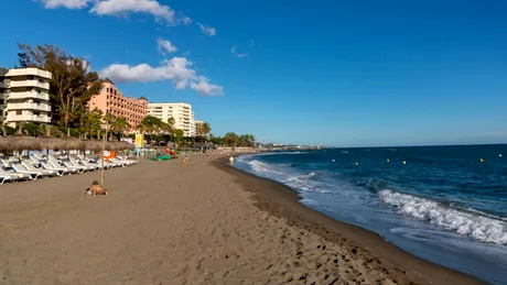 Spaniolii nu mai au loc pe plaje din cauza turiștilor