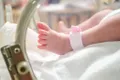 Bebeluși schimbați la naștere, descoperiți întâmplător după 33 de ani