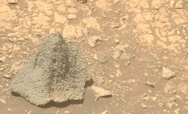 Roverul Perseverance a descoperit o rocă ce seamănă cu o cască medievală pe Marte