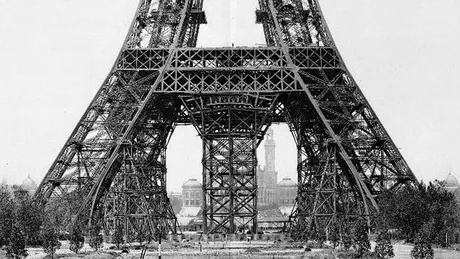 Turnul Eiffel împlineşte astăzi 137 de ani