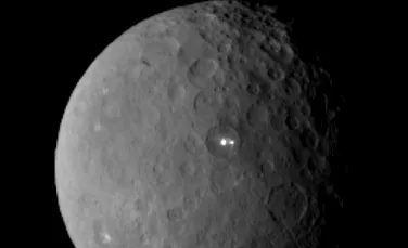 Astronomii au găsit dovezi ale existenţei unei suprafeţe bogate în carbon pe planeta pitică Ceres