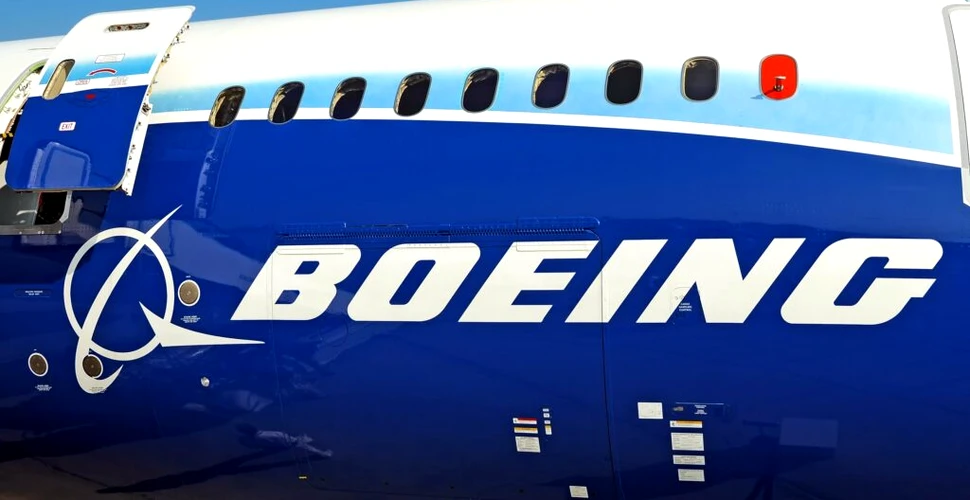 Parbrizul unui avion Boeing s-a fisurat la peste 12.000 de metri altitudine