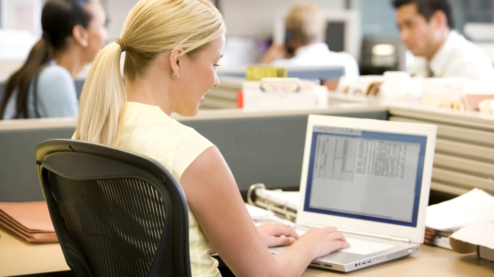 Conform unui studiu statistic, 7 din 10 români afirmă că sunt fericiţi la muncă. Câţi sunt fericiţi acasă