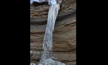 Imagini spectaculoase cu cascada înghețată din canionul Bahluiului din Botoșani