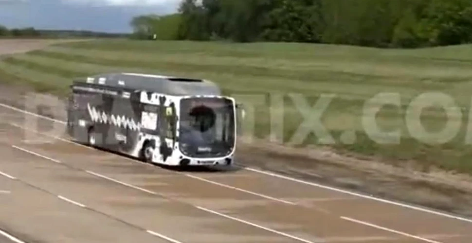 Test drive cu autobuzul care merge cu balegă de vacă. Este atât de rapid încât a bătut recordul de viteză în Marea Britanie – VIDEO