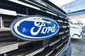 Șoferii Ford, avertizați să nu mai folosească adaptoarele gratuite de la Tesla