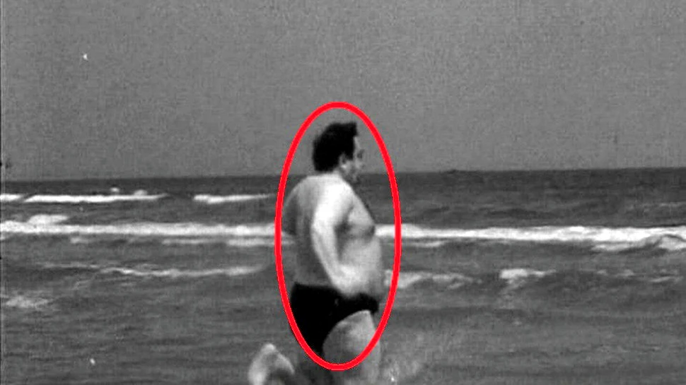 Ce făcea acest ”VIKING” în 1966 în faţa unui nou hotel din staţiunea Eforie Nord: seara ajungea în jurnalul de ştiri de la televizor. Imagini de arhivă