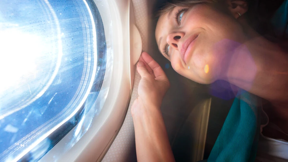 De ce îmbătrânim mai lent atunci când călătorim cu avionul?