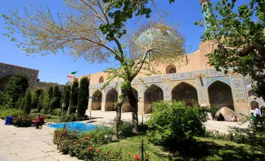O moschee celebră din Iran, inclusă în UNESCO, a fost avariată în timpul restaurării