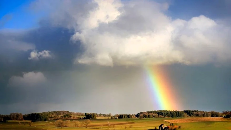 Ce se întâmplă atunci când plouă, deși e soare