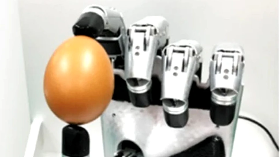 O mână robotică este atât de precisă încât poate ține un ou fără să-l spargă