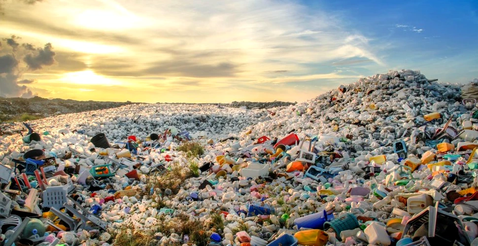 O companie anunță că poate transforma deșeurile din plastic în petrol de calitate înaltă