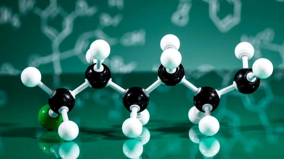 Savanţii au descoperit o particularitate a atomului de carbon: poate depăşi limita de patru legături atomice